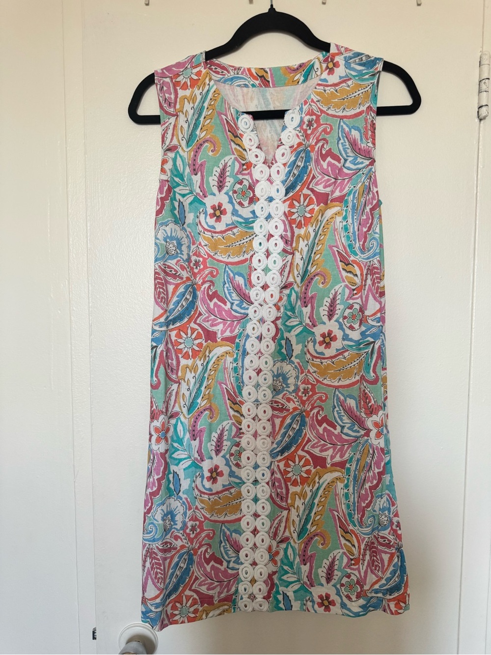 Sleeveless Multicolor Paisley Tunic with White Lace Trim